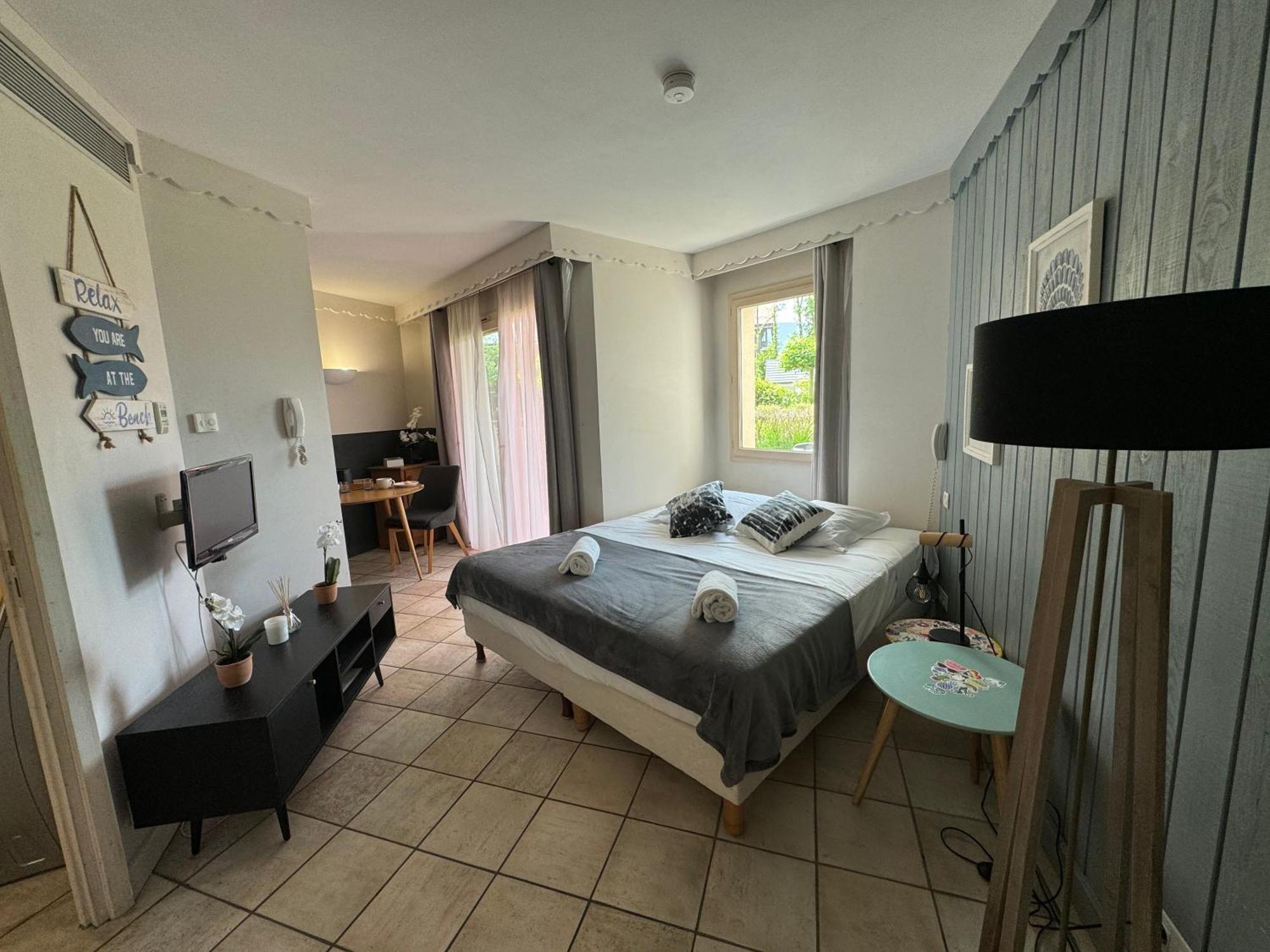 Le Du D'annecy Avec Les Pieds Dans L Eau, Et Ponton Prive Appartement *
