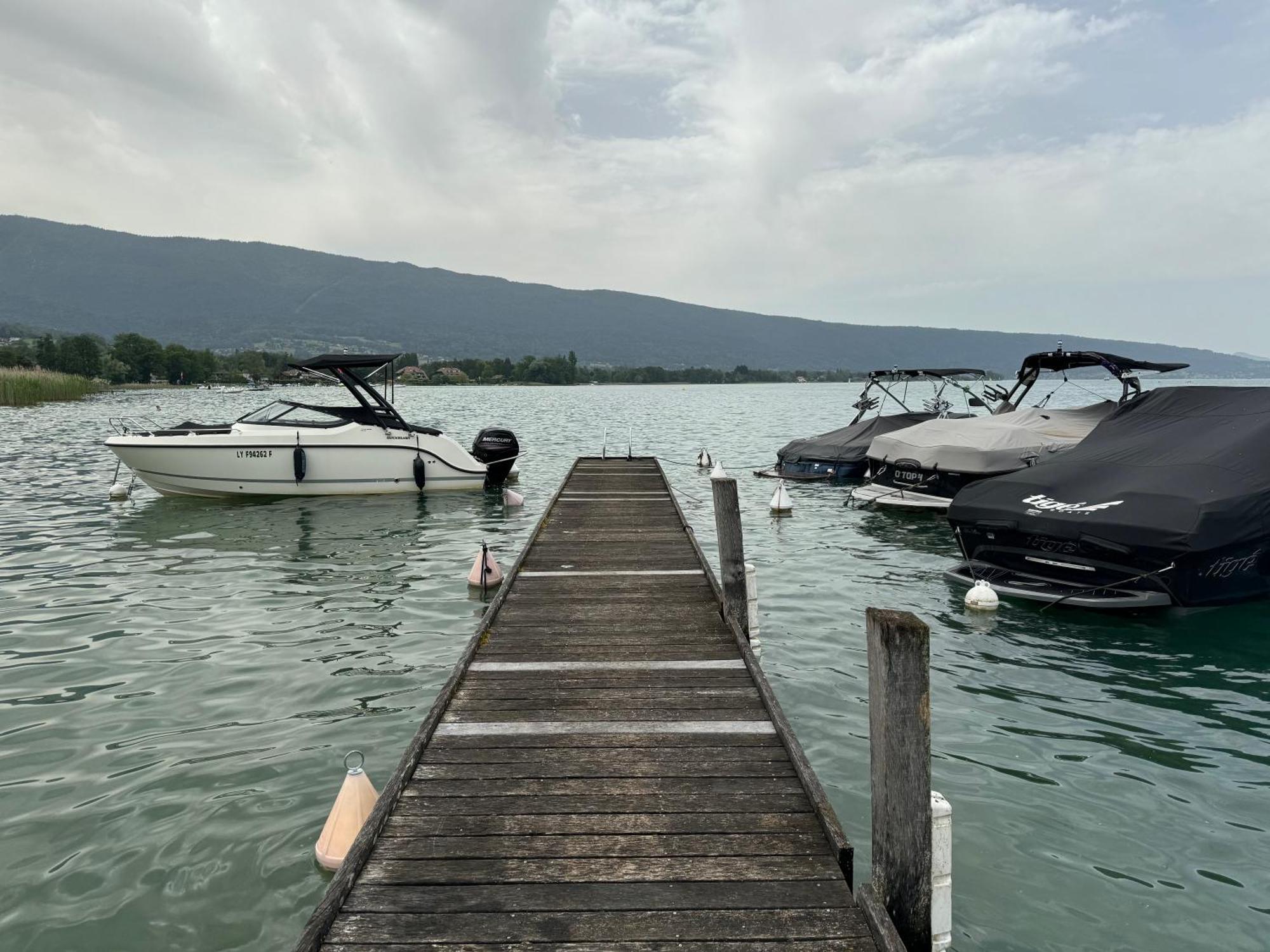 Appartement Le Du D'annecy Avec Les Pieds Dans L Eau, Et Ponton Prive Duingt