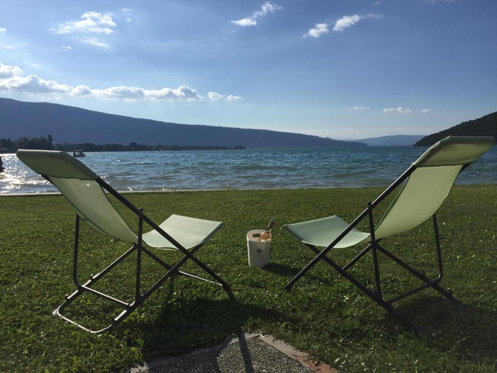 Appartement Le Du D'annecy Avec Les Pieds Dans L Eau, Et Ponton Prive Duingt