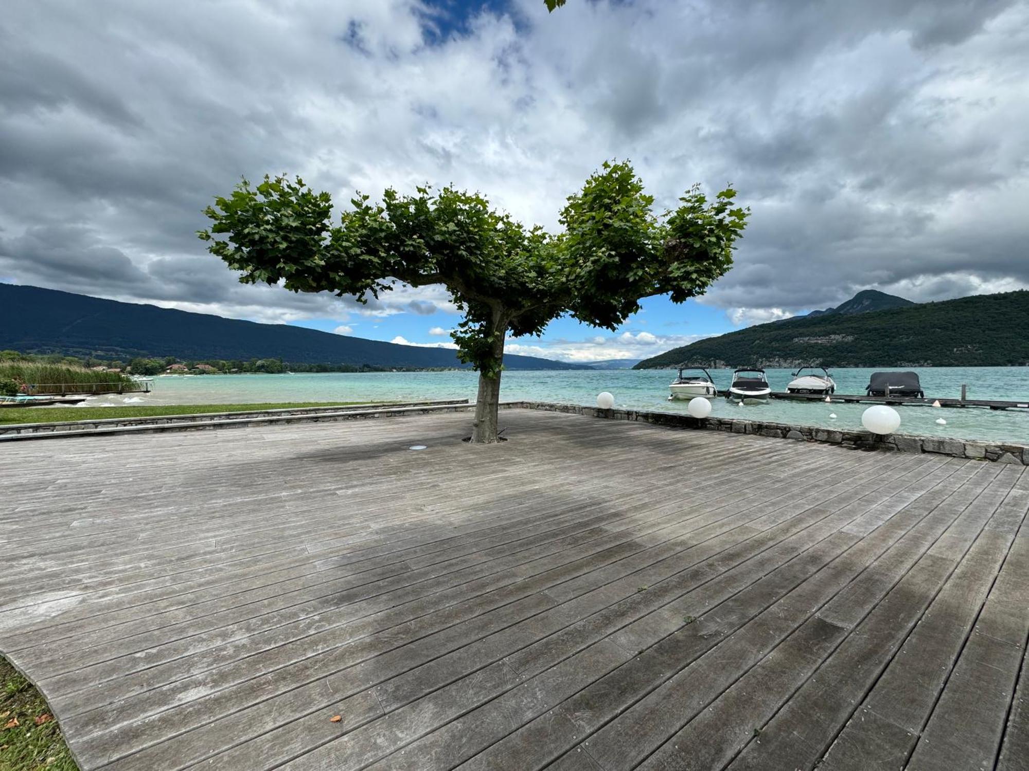Appartement Le Du D'annecy Avec Les Pieds Dans L Eau, Et Ponton Prive